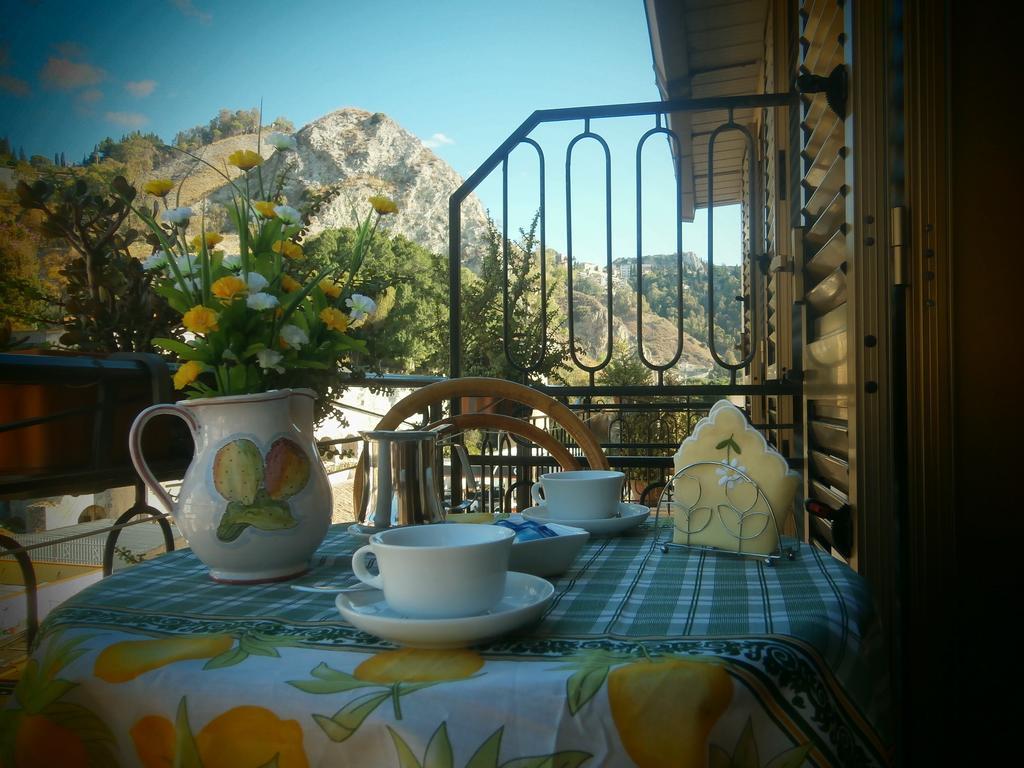 Hotel Pensione Cundari Taormina Exterior foto
